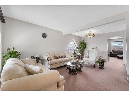 111 Taracove Estate Drive Ne, Calgary, AB - Indoor Photo Showing Living Room