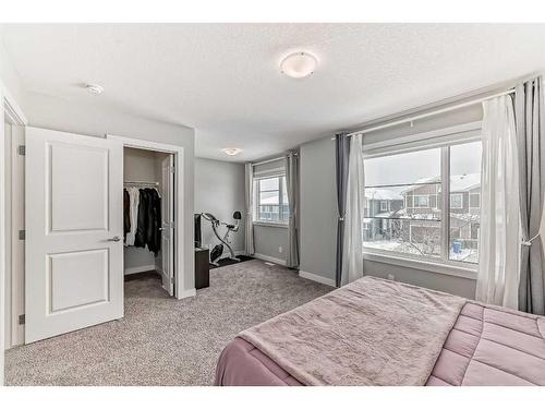 47 Crestbrook Drive Sw, Calgary, AB - Indoor Photo Showing Bedroom