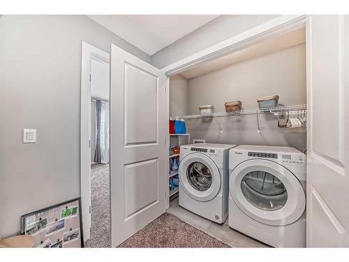 47 Crestbrook Drive Sw, Calgary, AB - Indoor Photo Showing Laundry Room