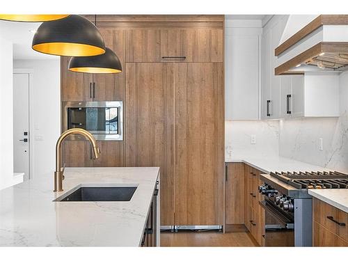 724 25 Avenue Nw, Calgary, AB - Indoor Photo Showing Kitchen