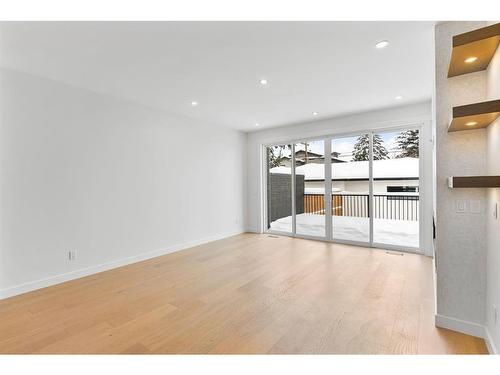 724 25 Avenue Nw, Calgary, AB - Indoor Photo Showing Other Room