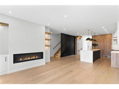 724 25 Avenue Nw, Calgary, AB - Indoor With Fireplace