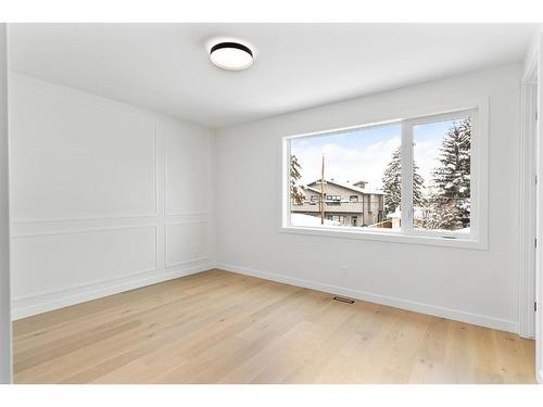 724 25 Avenue Nw, Calgary, AB - Indoor Photo Showing Other Room