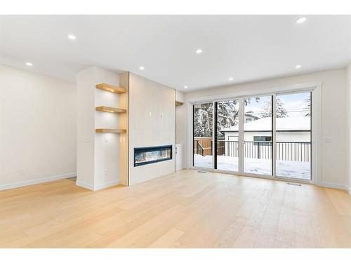 726 25 Avenue Nw, Calgary, AB - Indoor With Fireplace