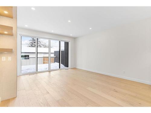 726 25 Avenue Nw, Calgary, AB - Indoor Photo Showing Other Room