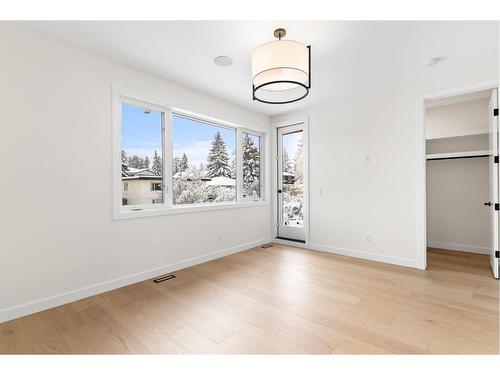 726 25 Avenue Nw, Calgary, AB - Indoor Photo Showing Other Room