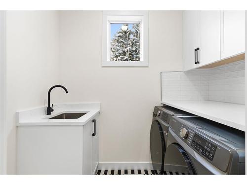 726 25 Avenue Nw, Calgary, AB - Indoor Photo Showing Laundry Room