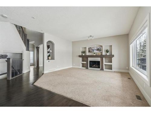 226 Crystal Green Place, Okotoks, AB - Indoor Photo Showing Living Room