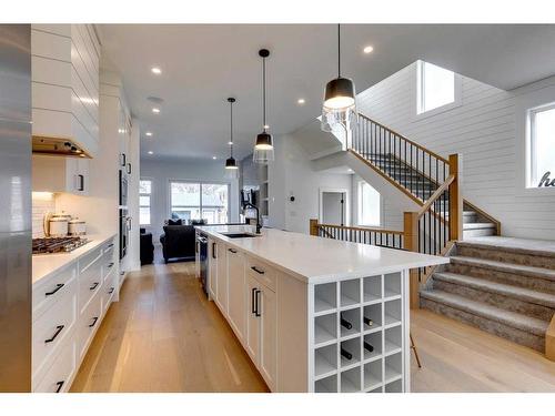 224 8 Avenue Ne, Calgary, AB - Indoor Photo Showing Kitchen With Upgraded Kitchen