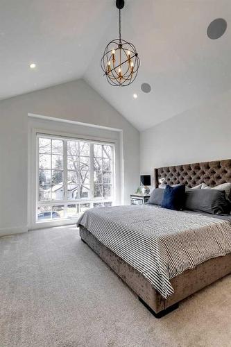 224 8 Avenue Ne, Calgary, AB - Indoor Photo Showing Bedroom