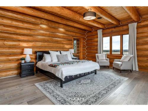 29116 Range Road 50, Rural Mountain View County, AB - Indoor Photo Showing Bedroom