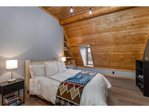 29116 Range Road 50, Rural Mountain View County, AB - Indoor Photo Showing Bedroom