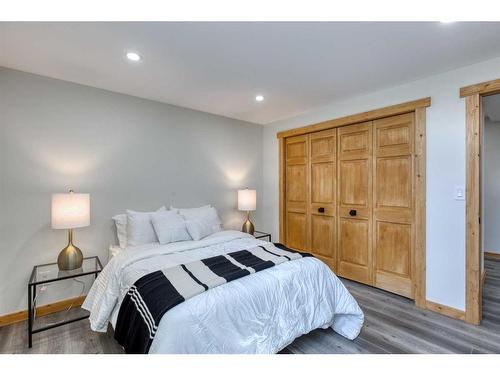 29116 Range Road 50, Rural Mountain View County, AB - Indoor Photo Showing Bedroom