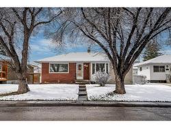 92 Westminster Drive SW Calgary, AB T3C 2T1