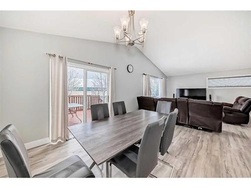 1310 Somerside Drive Sw, Calgary, AB - Indoor Photo Showing Dining Room