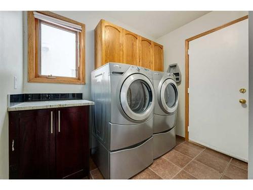 130 Hamptons Grove Nw, Calgary, AB - Indoor Photo Showing Laundry Room