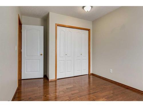 130 Hamptons Grove Nw, Calgary, AB - Indoor Photo Showing Other Room