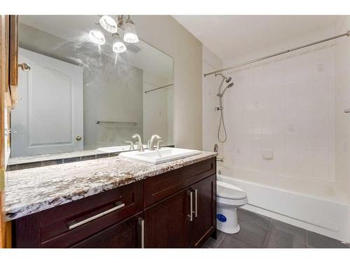 130 Hamptons Grove Nw, Calgary, AB - Indoor Photo Showing Bathroom
