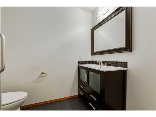 130 Hamptons Grove Nw, Calgary, AB - Indoor Photo Showing Bathroom