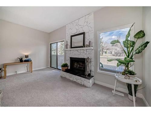 40-99 Midpark Gardens Se, Calgary, AB - Indoor With Fireplace