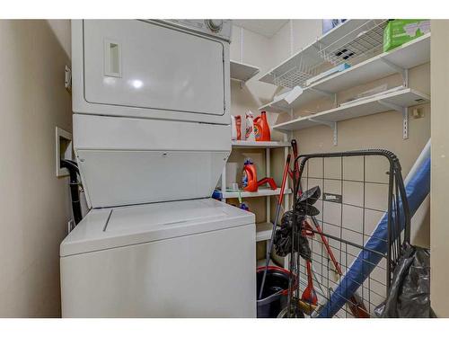305-345 Rocky Vista Park Nw, Calgary, AB - Indoor Photo Showing Laundry Room