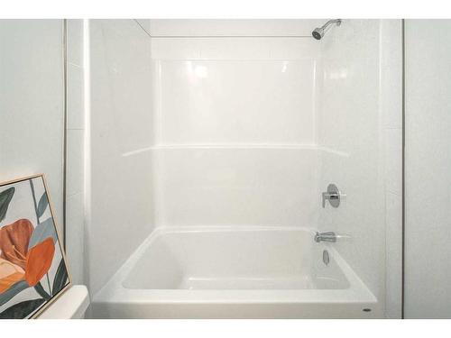 162-2117 81 Street Sw, Calgary, AB - Indoor Photo Showing Bathroom