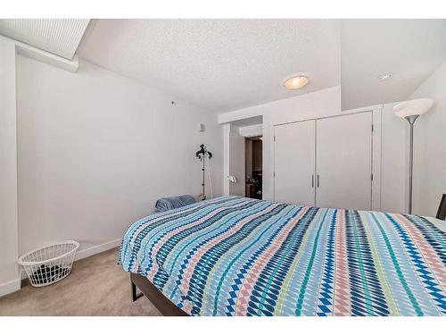711-8880 Horton Road Sw, Calgary, AB - Indoor Photo Showing Bedroom