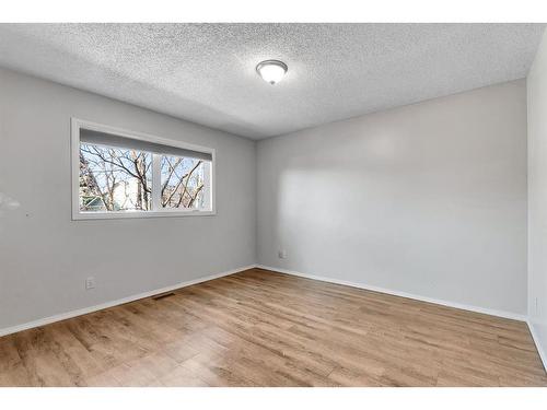 216 Sanderling Place Nw, Calgary, AB - Indoor Photo Showing Other Room
