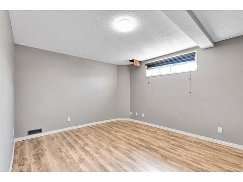 216 Sanderling Place Nw, Calgary, AB - Indoor Photo Showing Other Room