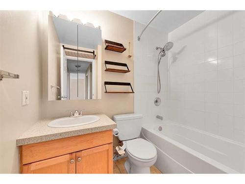 505-1919 17 Avenue Sw, Calgary, AB - Indoor Photo Showing Bathroom