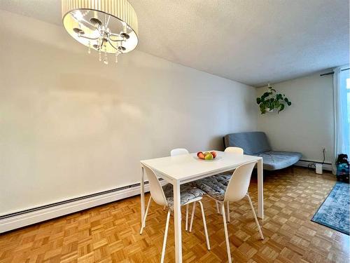 307-315 Heritage Drive Se, Calgary, AB - Indoor Photo Showing Dining Room