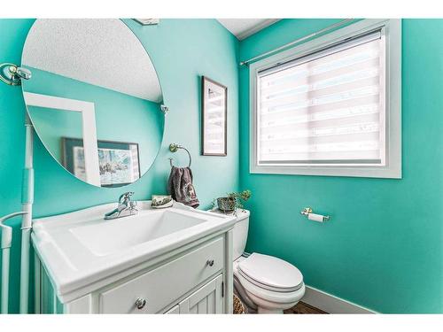 718 Queenston Terrace Se, Calgary, AB - Indoor Photo Showing Bathroom
