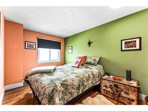 718 Queenston Terrace Se, Calgary, AB - Indoor Photo Showing Bedroom