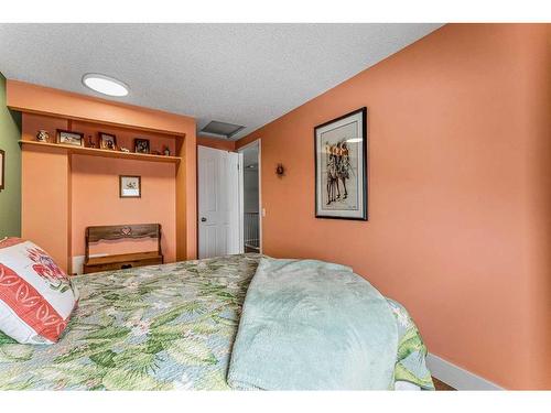 718 Queenston Terrace Se, Calgary, AB - Indoor Photo Showing Bedroom