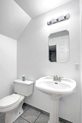 101 Mount Rae Heights, Okotoks, AB - Indoor Photo Showing Bathroom