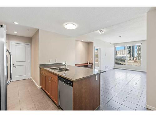 2205-211 13 Avenue Se, Calgary, AB - Indoor Photo Showing Kitchen With Double Sink