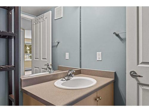 203-180 Kananaskis Way, Canmore, AB - Indoor Photo Showing Bathroom