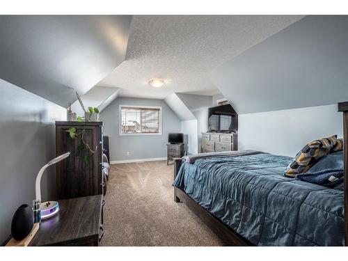 1518 High Park Drive Nw, High River, AB - Indoor Photo Showing Bedroom