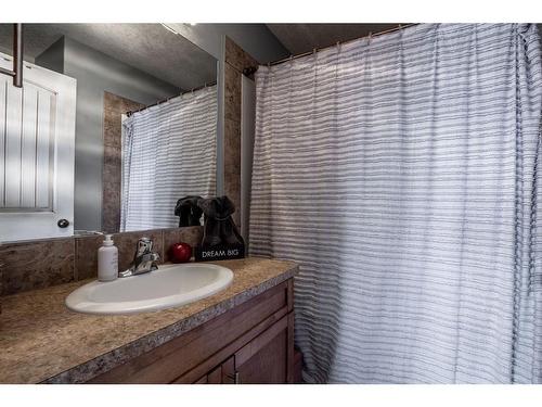 1518 High Park Drive Nw, High River, AB - Indoor Photo Showing Bathroom