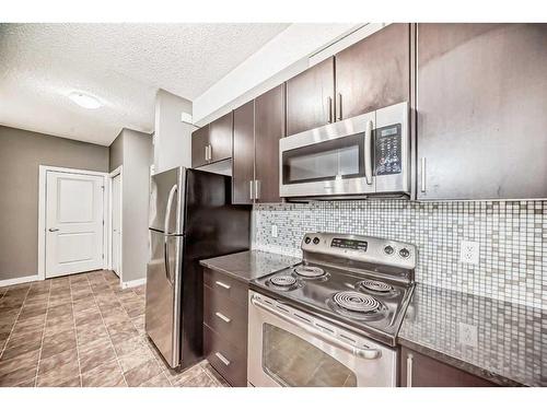 135-23 Millrise Drive Sw, Calgary, AB - Indoor Photo Showing Kitchen