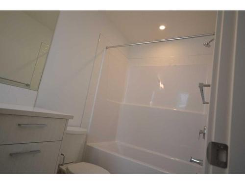 106 Mallard Heath Se, Calgary, AB - Indoor Photo Showing Bathroom