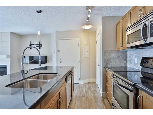 4-101 Village Heights Sw, Calgary, AB - Indoor Photo Showing Kitchen With Double Sink With Upgraded Kitchen