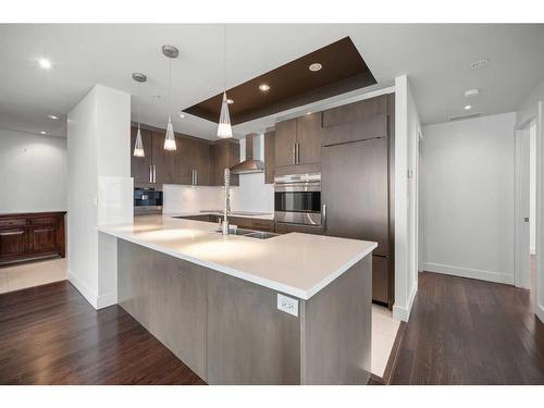 803-10 Shawnee Hill Sw, Calgary, AB - Indoor Photo Showing Kitchen With Double Sink With Upgraded Kitchen