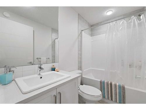54 Walgrove Plaza Se, Calgary, AB - Indoor Photo Showing Bathroom