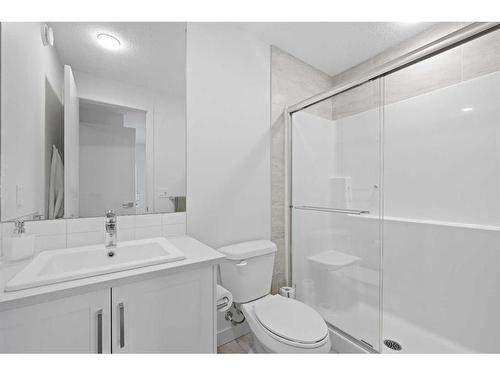 54 Walgrove Plaza Se, Calgary, AB - Indoor Photo Showing Bathroom