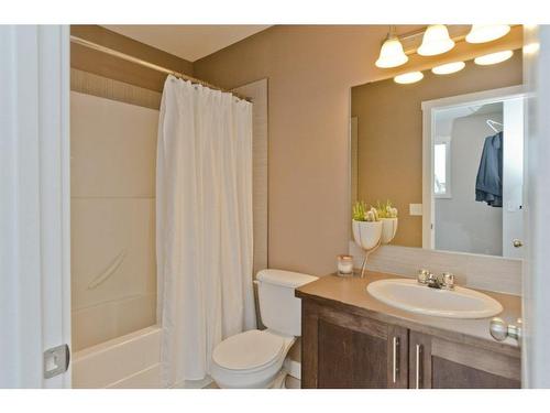 416 Ranch Ridge Meadow, Strathmore, AB - Indoor Photo Showing Bathroom