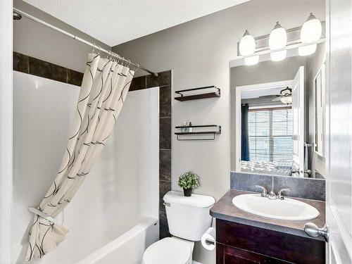127 New Brighton Villas Se, Calgary, AB - Indoor Photo Showing Bathroom