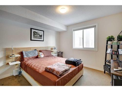 403-410 Buffalo Street, Banff, AB - Indoor Photo Showing Bedroom