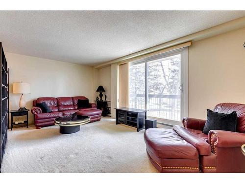 304-315 Heritage Drive Se, Calgary, AB - Indoor Photo Showing Living Room