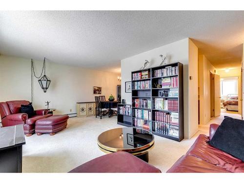 304-315 Heritage Drive Se, Calgary, AB - Indoor Photo Showing Living Room
